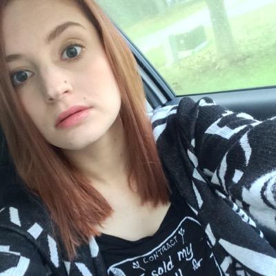 EmmaLud_'s profile picture. 