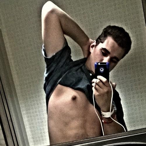 Instagram: @young_griffin14 Kik: @tyler_h1477  Follow and kik me