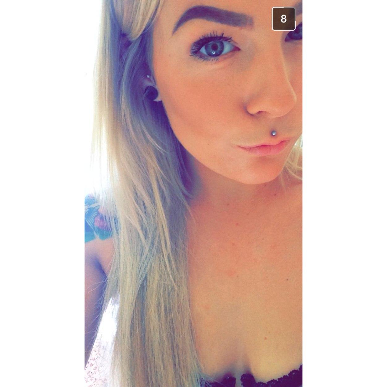 DotDashh's profile picture. 