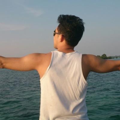 Simple,ga suka milih temen,Islam,Likes Football,Fans BARCELONA,DOTALOVER. Cats lover.