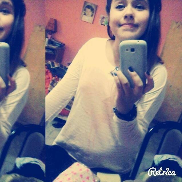 GiuliiCaampooos's profile picture. Todas las noches  caigo en el mismo ritual , sufro de insomnio siempre que no estas aca(: