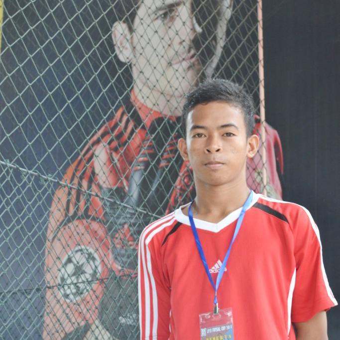 sekolah di SMKN 1 Bulukumba,menyukai club FC Bayern Muncen,