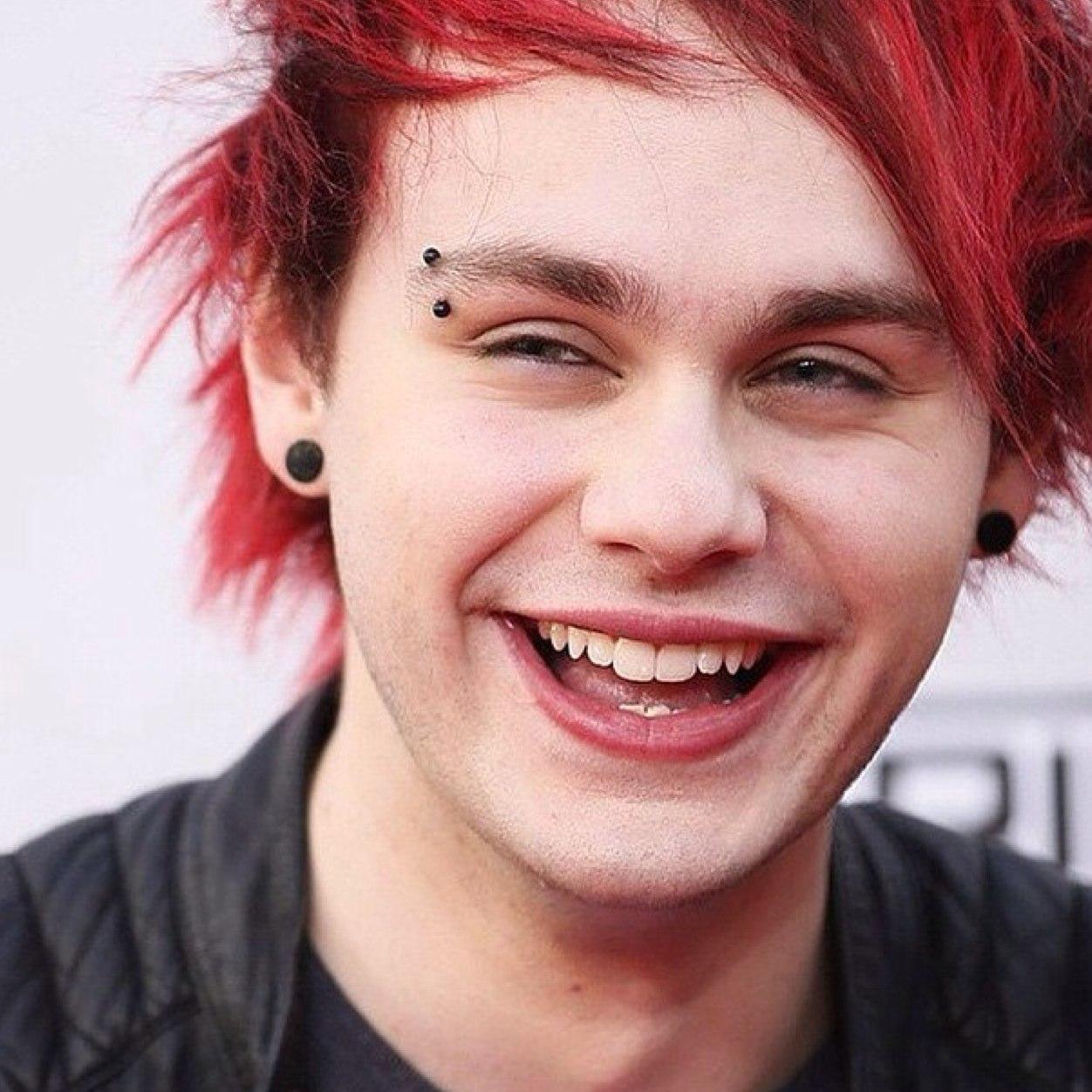 michael clifford thats all 5SOS/4 ????