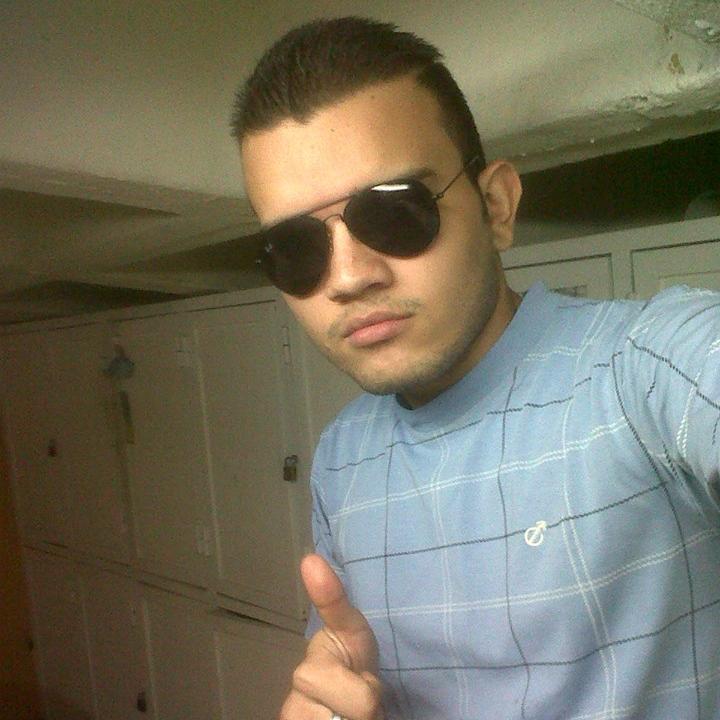 estudiante de electronica y trabajador...
 pin 26B28B8D