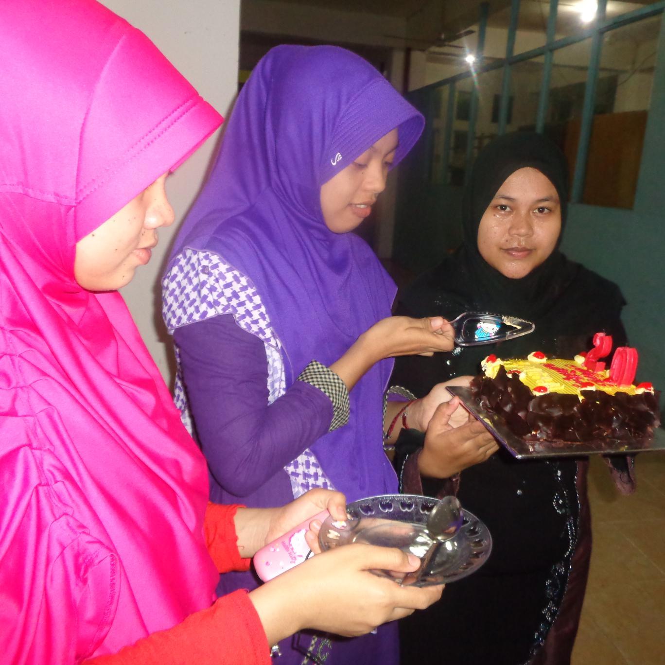 Happy Brithday 14 november 1994 :D sabar itu adalah obat dari segala kesulitan , keep smile :D