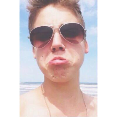 free follow from @iespinosasides follow her or get unfollowed ( i have an app to see who follows her & who doesnt ) she follows back if you ask