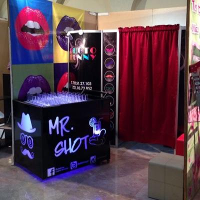 Somos un concepto novedoso y divertido en Toluca y Metepec para tus eventos, renta de cabinas fotográficas y carrito de shots.