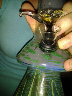Cannabis advocate, blazing it as often as possible. Much luv for all the stoners ^_^