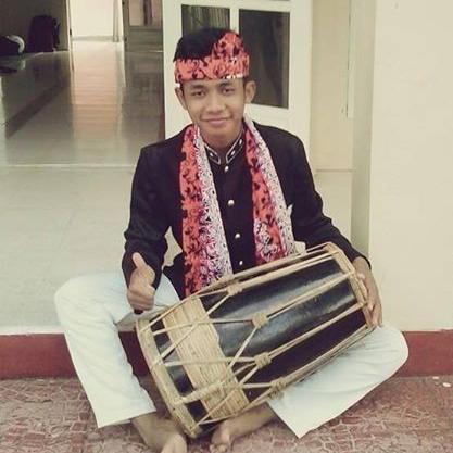 Tuhan temukanlah aku dengan cinta sejatiku karna aku udah bosan dengan cinta yang gombal dan semu..  ♥
