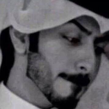 على حسب المزاج .. شاعر بوح. أحيان ساخر ، أحيان طفشان ، أحيان مرتاع ، أحيان خشوع وسكينه ، وأحيان مهبول ، يعني خلها على ربك ..