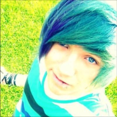 im 20 years old im emo and single love music XD and the park bored most of the time and sad most of the time.