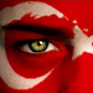 İHANETE KURBAN GİDEN YİĞİDİM; 
SANMA ANNENİN GÖZYAŞI TEK DAMLADIR ÜZERİNDE,
TOPRAĞI KIZILA BOYAYAN KANIN KALIR DÜŞTÜĞÜ YERDE