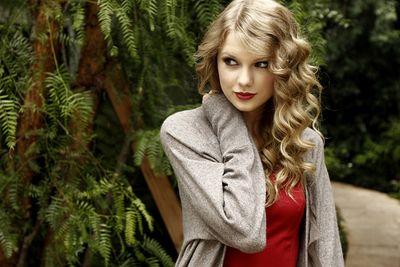Haters hate and fakers fake, but none of it matters. Just shake it off and let it go, that's my motto. (OC RP)