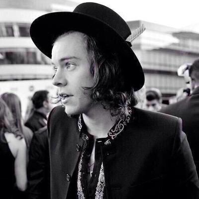 hey there beautiful I gave u a free follow and it would mean a lot if u could follow @smokeszarry in return (ask for a fb if u like) ilysm