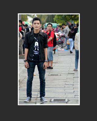 resah tanpa arah,,menunggu kedatangan seorang yg menjadi pujaan.