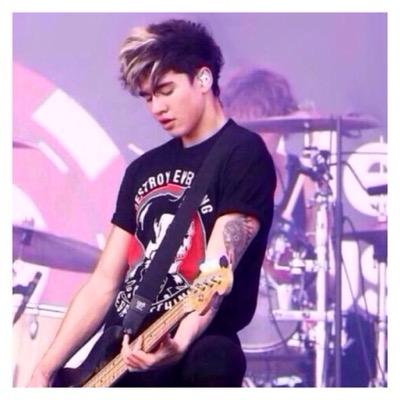 hii i'm making one direction and 5sos headers and icons, they're free to use! i dont take requests atm (i follow back on my main @93baseballtee)