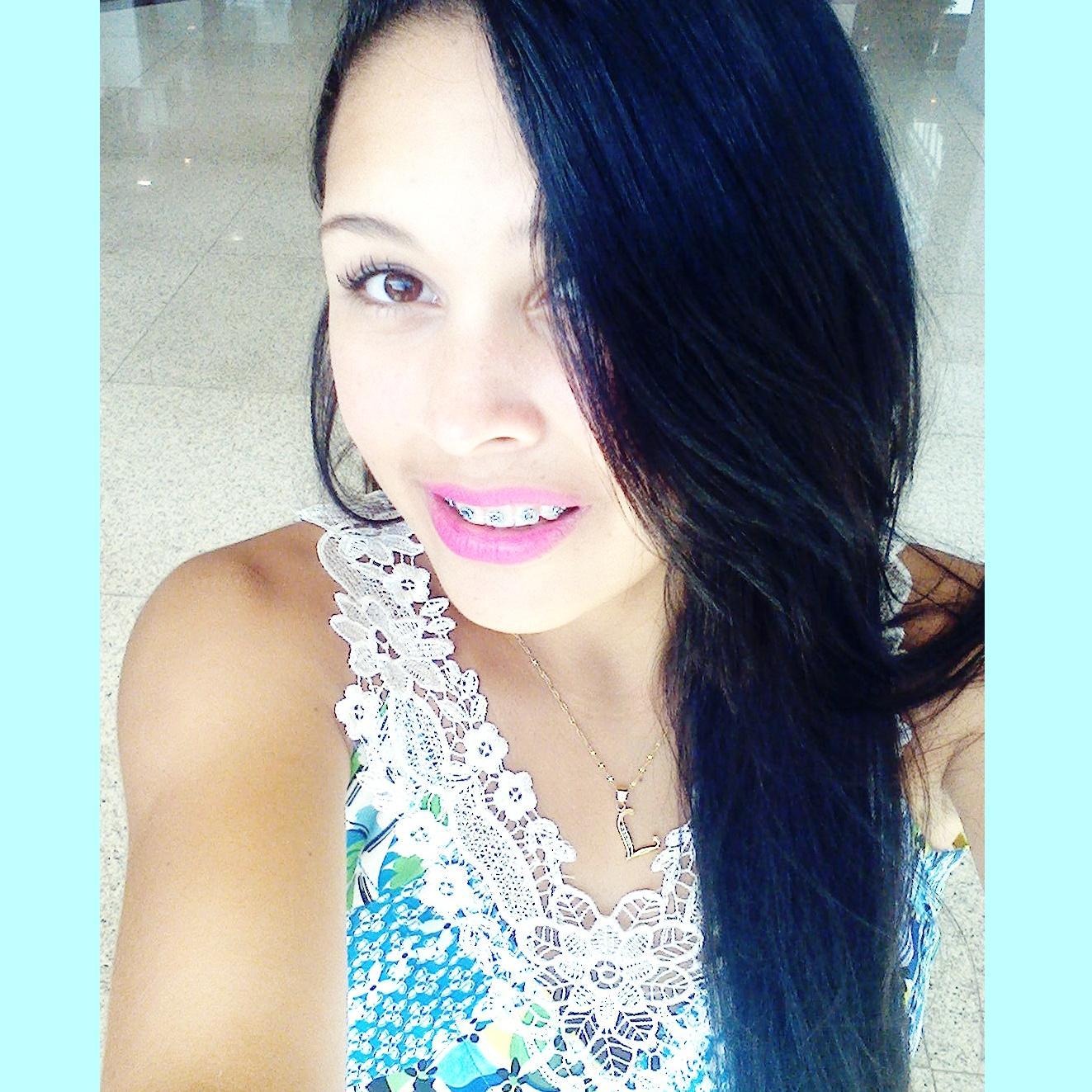 pegada forte, atenção única, puxão de cabelo, beijo lento, sussurro perto do ouvido e não ser comparada. da lista de coisas que mulher gosta.♛