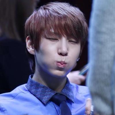 เลโอบอทนี้เกรียนครับ เพราะผมคือคนหล่อ Real:: @JUNGTW_LEO #130918 I'm not real