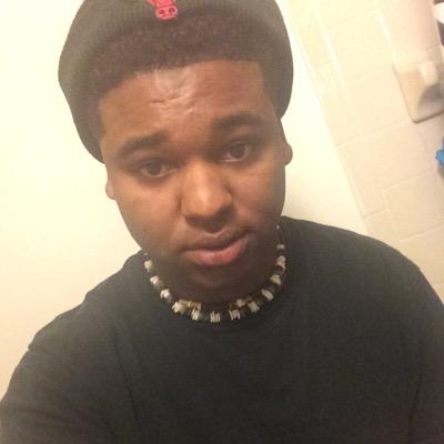 God comes 1st, Family & Money: 19 and tryna be rich before 25 #SingleAF & want a bomb ass Relationship #Bangemsmurf666