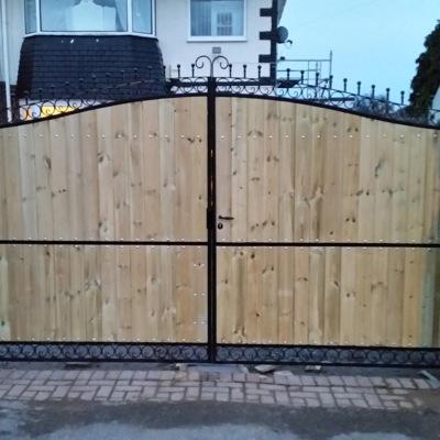 Suppliers of wrought iron fencing and gates. We only use the market leaders in gate automation. 24 hour callout 01482 606866
