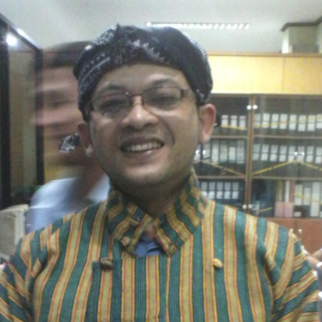 Penggemar kejujuran, pengamat kebohongan, pembenci penipuan.