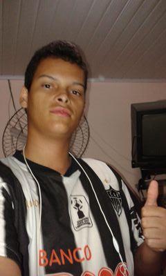 Ser atleticano é chorar de alegria com lágrimas de preto e branco em dia de vitória do Galo.