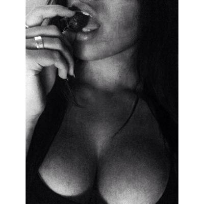 Are your nudes on fleek though? Retweeting beautiful women every day. Feel free to submit the booty anonymously to the dms or snapchat for a shoutout