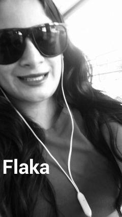 ♥♥♥me levante con ganas de ser importante de renacer ser alguien mejor que antes ♥♥♥

Instagram @SHELEFLAKA