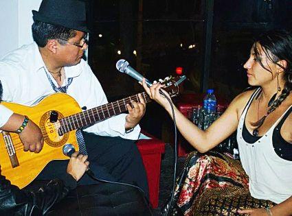 Entre lo normal, poeta, músico y cantante... De hobbie