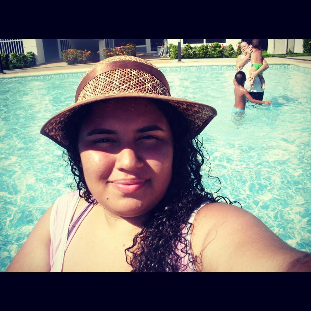 Venezolana/Mi pasión la música   
Guitarrista/Cantante  Instagram:josibel_f