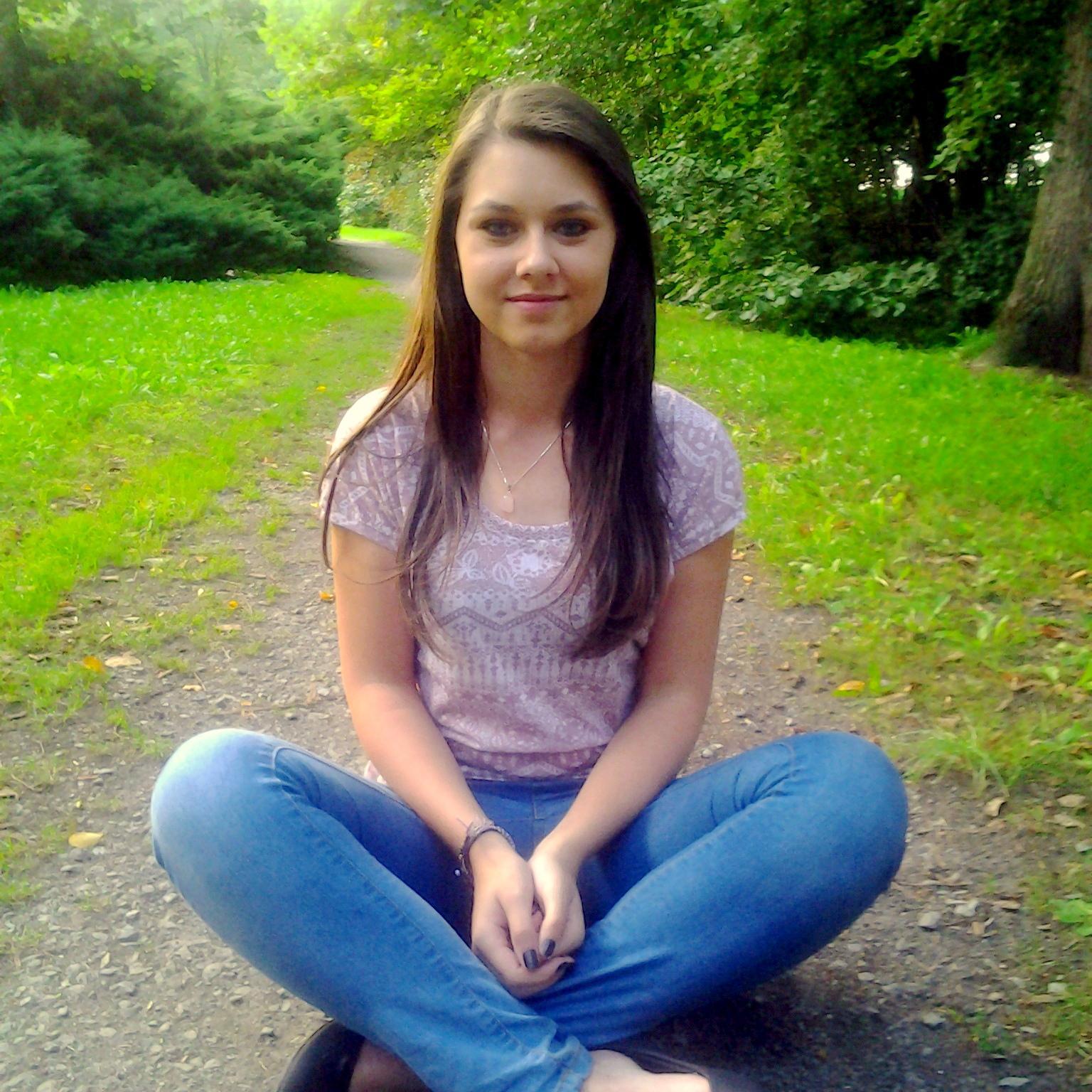 Hi :) Czech republic.. Follow back :)