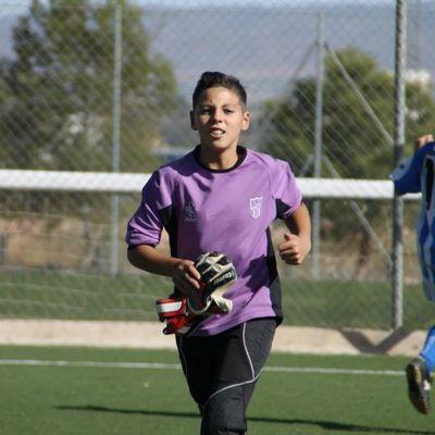 jugador de lorca club futbol base y fans del lorca deportiva