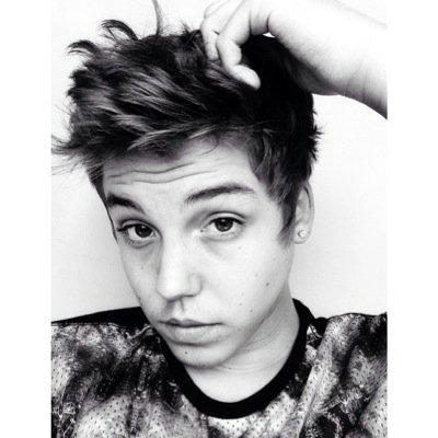 @SoFierceGrier Gave you a free follow.Go follow her she follows back https://t.co/lBRgl1ti9m