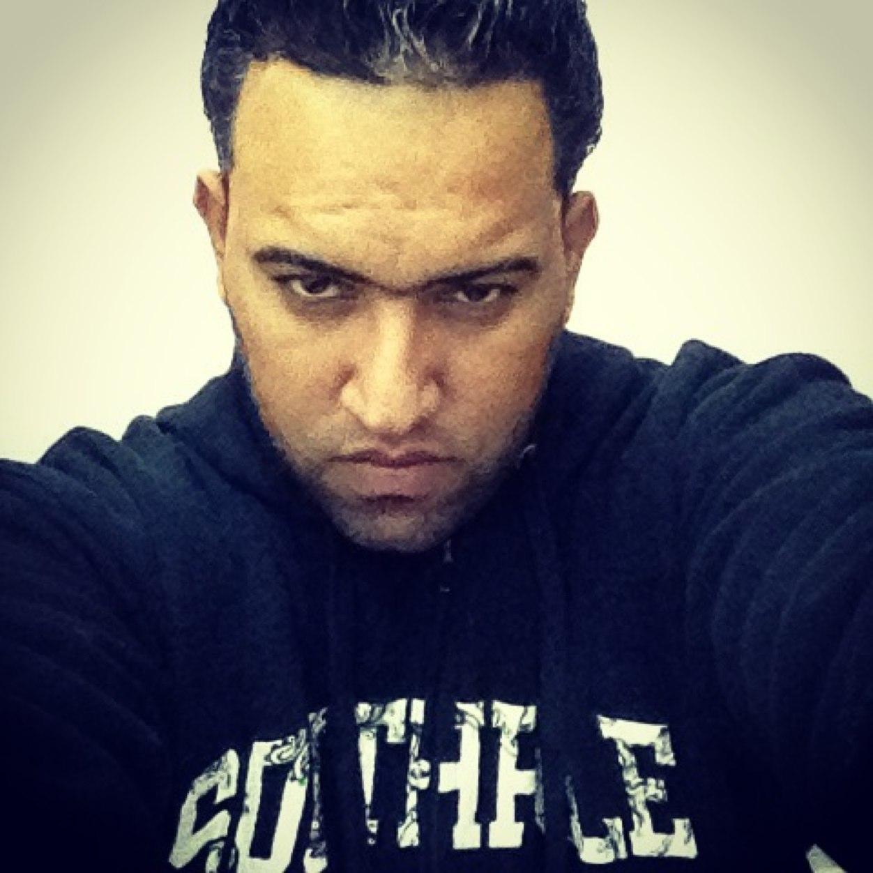 Soy el dueño de mi mismoagarrao de la mano del barbu%sencillo facil de tratar vicioso con la*moda* i adicto ala adrenalina