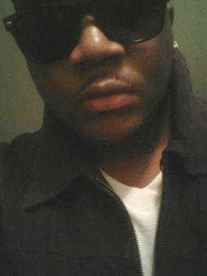 ibelongnthesky's profile picture. short n sweet my name jared nice hardworkn brother doing his thing making real paper stay nn away from suckers n negative people lifes 2 short b word