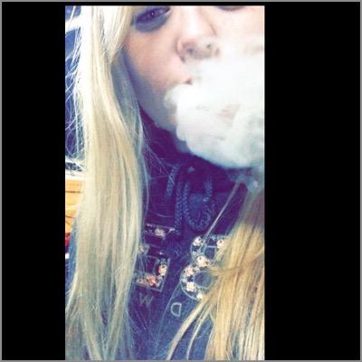 17, stoner, sarcastic asshole, cali born n raised. R.I.P to da mac d.r.e.