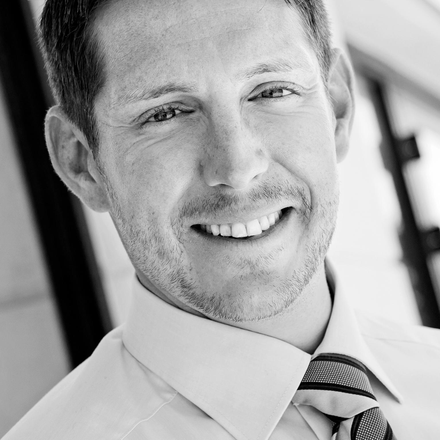 Key Account Manager, Specialist for international Marketing, ABM and Communication. NLP Master, Biker and former Soldier (12 years helicopter elect.)