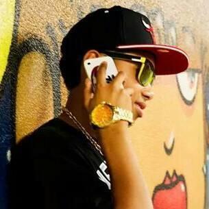 Ela Vem De Lange Houver ..