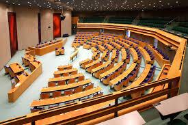 Reageer op elke politieke stelling en volg ons voor de laatste stellingen!