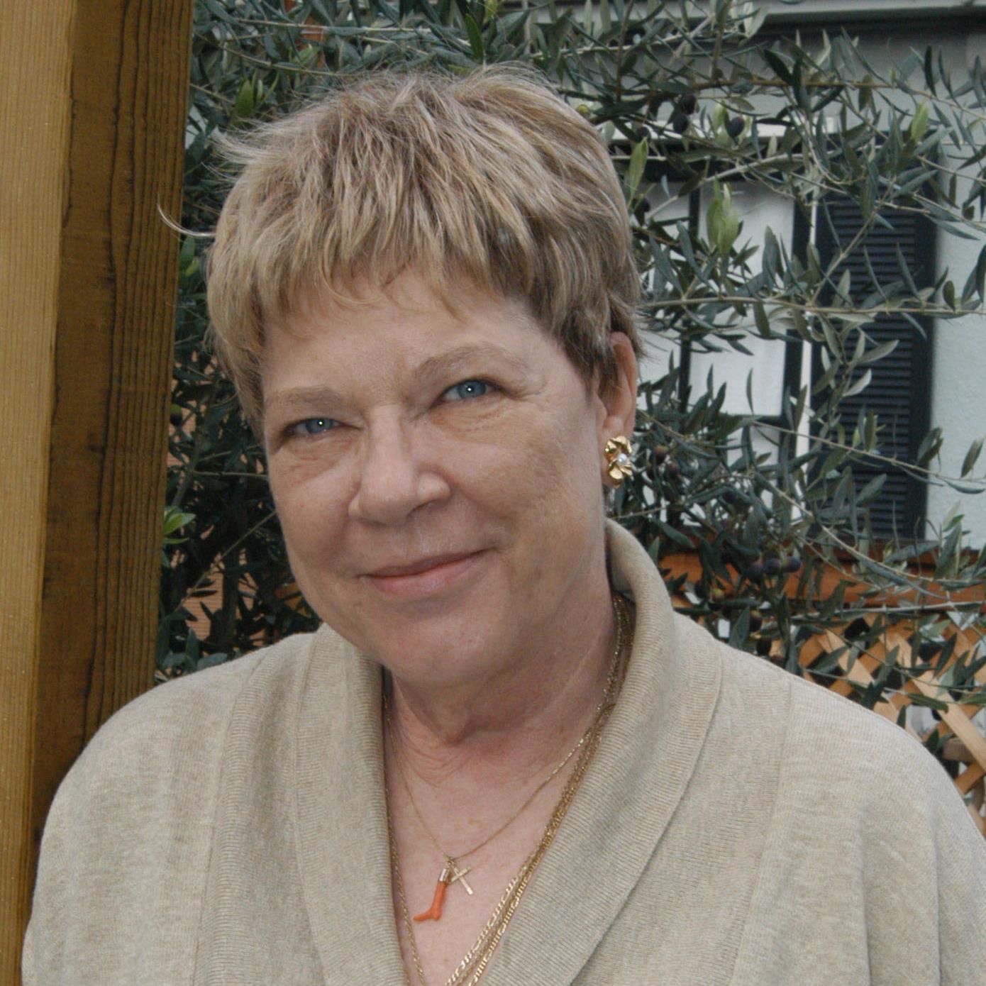 B.A. U.C. Berkeley; '77-'79 Peace Corps, Morocco; MA Int'l Affairs, The Ohio U.; avid reader; widowed 1/17/25 & childless cat lady; I support Israel & Ukraine.