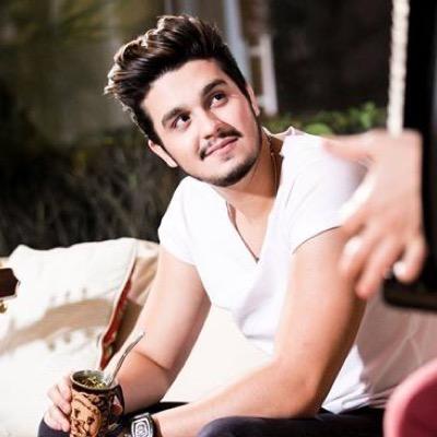 Fã Clube Oficial I Love Luan Santana Since:30/06/11, oficializado,madrinha: @FCUmBeijoLs91 padrinho: @AJ__26 sou atiradex do tio ju haha