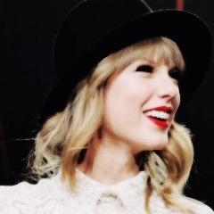 I gave you a free follow, can you please follow @chinnytimelord? :)