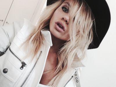 BookdeShaw's profile picture. Estudiante de medicina. Camarera en The Goal Line. Mamá de Remy Archer. Esperando a una pequeña Archer.