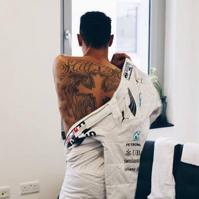 #TEAMLH ♥ @lewishamilton