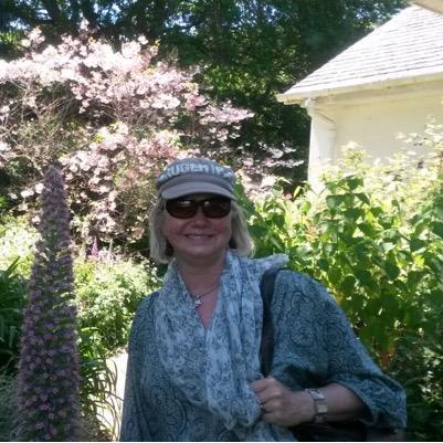 Clinical Psychologist in Wellington NZ. I specialize in mood disorders, relationship problems, family disruptions, eating disorders, children, teenagers, adults