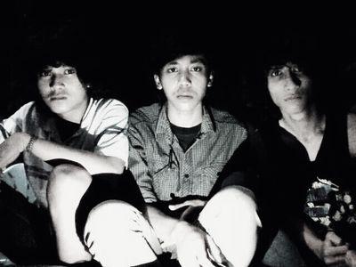 Official DEBAD |Born,29/03/2013| @FakhrurRozieee (Voc) Ardy(Gitar) @MhdHabiibullah (Bass) @RI_angga (Drum) | CP: 082370783390/087713964377 PIN:29FB09F1/22E4C300