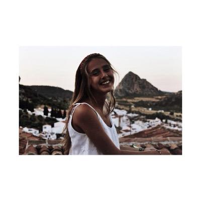 paucamach_97's profile picture. Lo contrario de vivir es no arriesgarse ➰