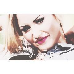 oftlovato's profile picture. i gave you a free follow to help you gain so follow @damnastxn for me please