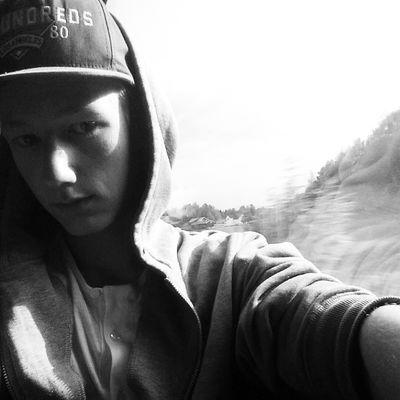 stuss1994's profile picture. militæret dimmer 17 December. gleder meg blir en stor dag å ja man kan kalle det livets permisjon :D