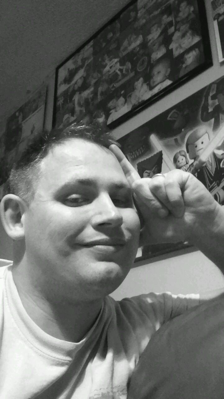 Surrey hill community radio presenter, and a amature dramatic actor for the woodfield entertainers. Also a ex bluecoat for pontins camber sands